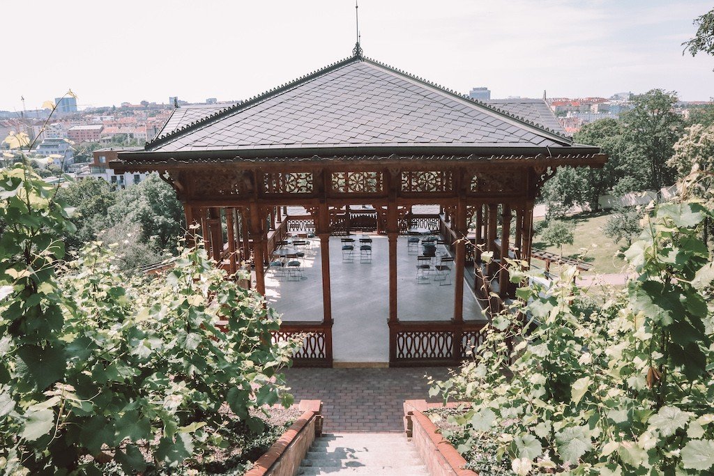 Pavilion Grebovka in den Weinbergen von Prag