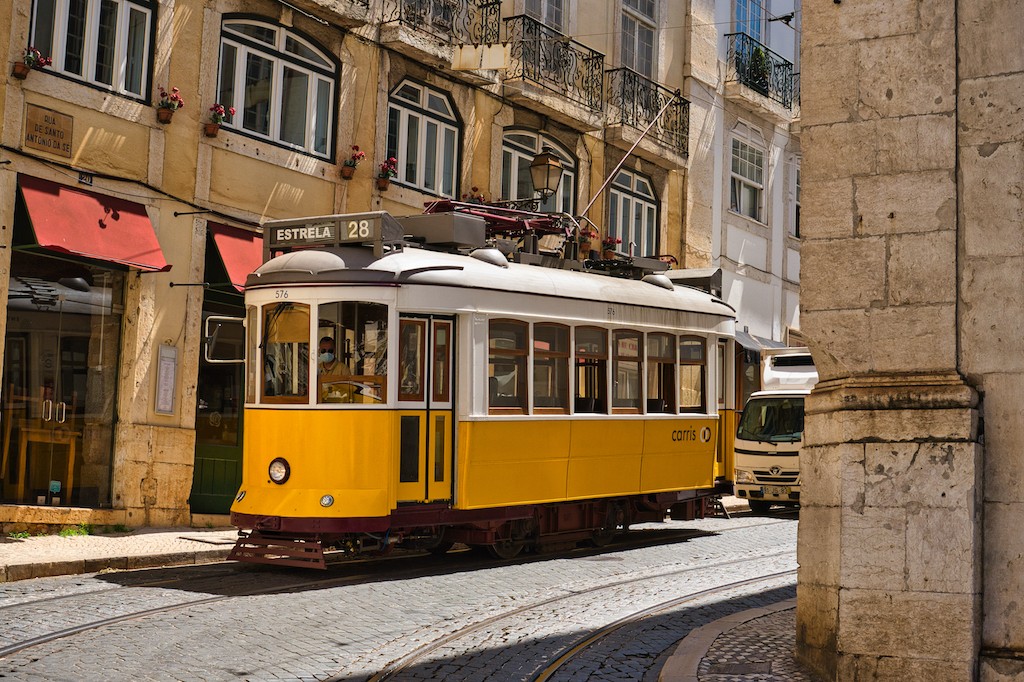Nostalgische Tram in Lissabon