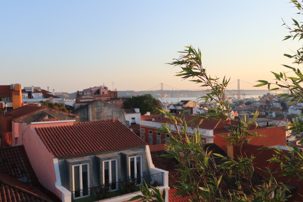 Ausblick von der Park Bar beim Sonnenuntergang in Lissabon