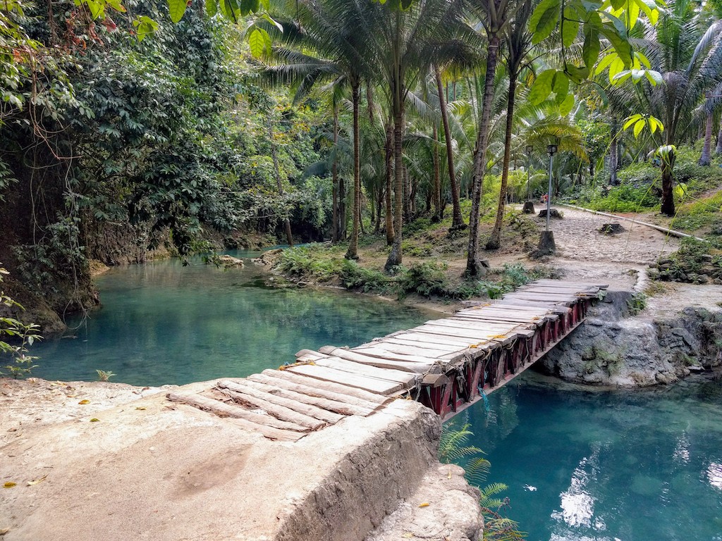 Brücke zu den Kawasan Falls, eines der schönsten Sehenswürdigkeiten auf Cebu