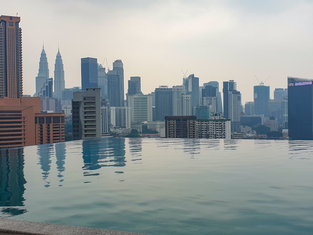 Ausblick vom Rooftop Pool auf Kuala Lumpur