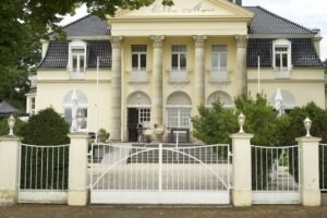 Villa Mare an der Promenade in Travemünde