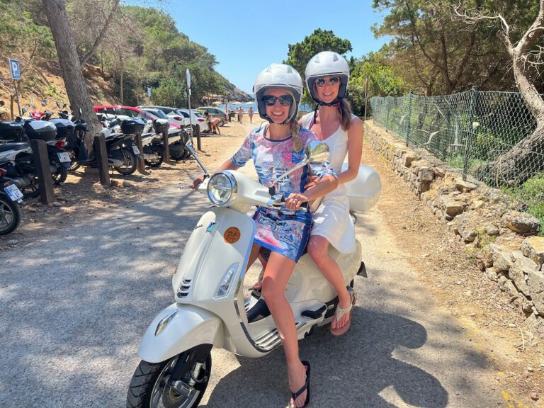 Stilvolle Ibiza Roller Mieten Fotos