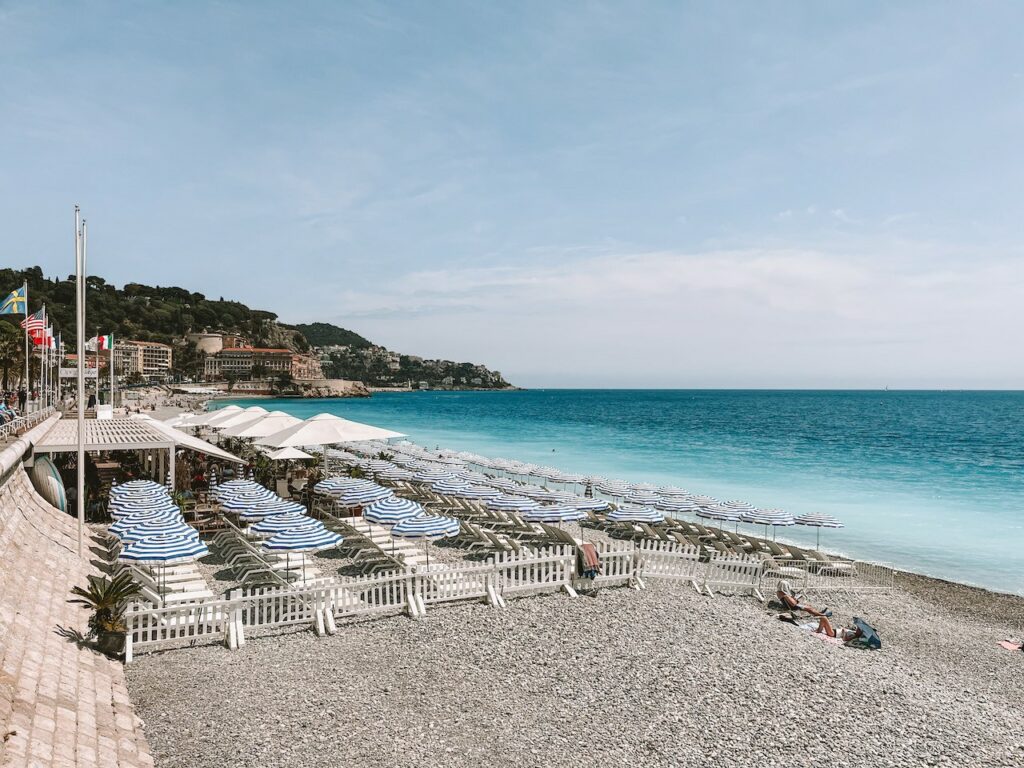 Nizza Top 10 Sehenswürdigkeiten: Opera Plage, beliebter Strand in Nizza