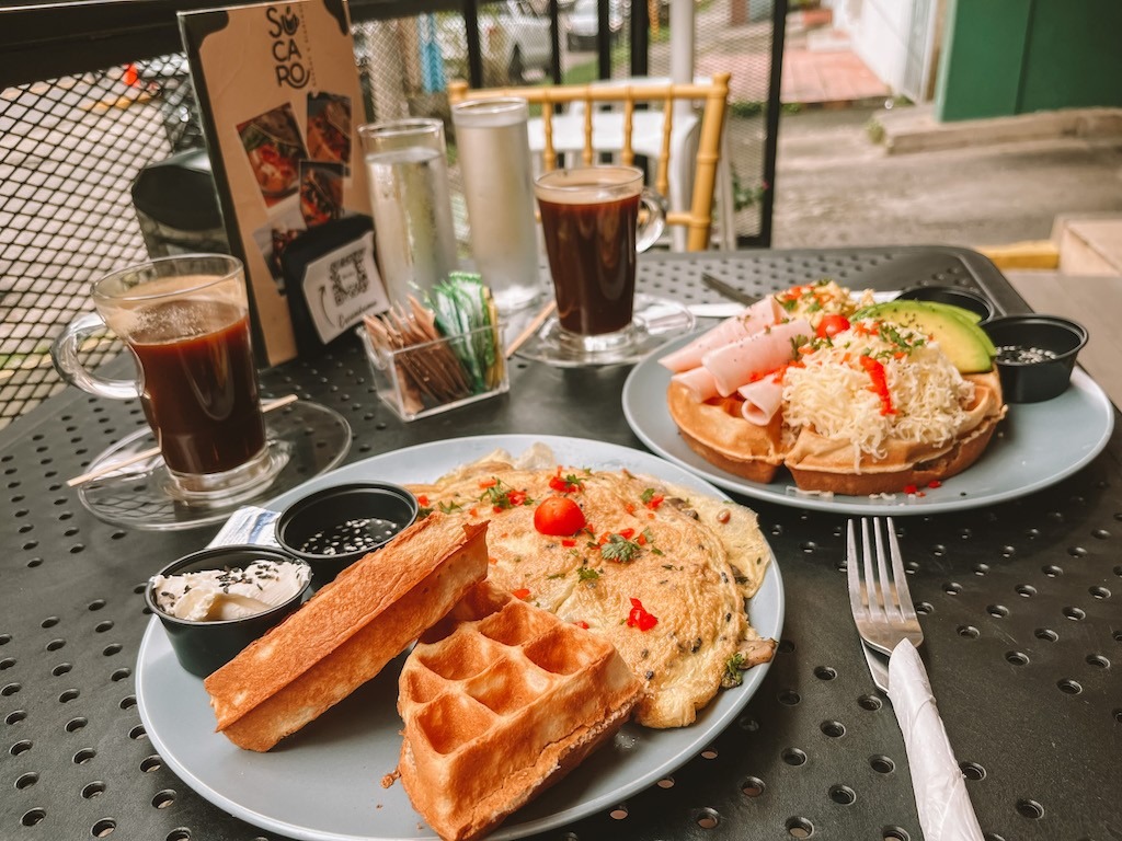 Frühstück im Café Sucaro in Panama Stadt