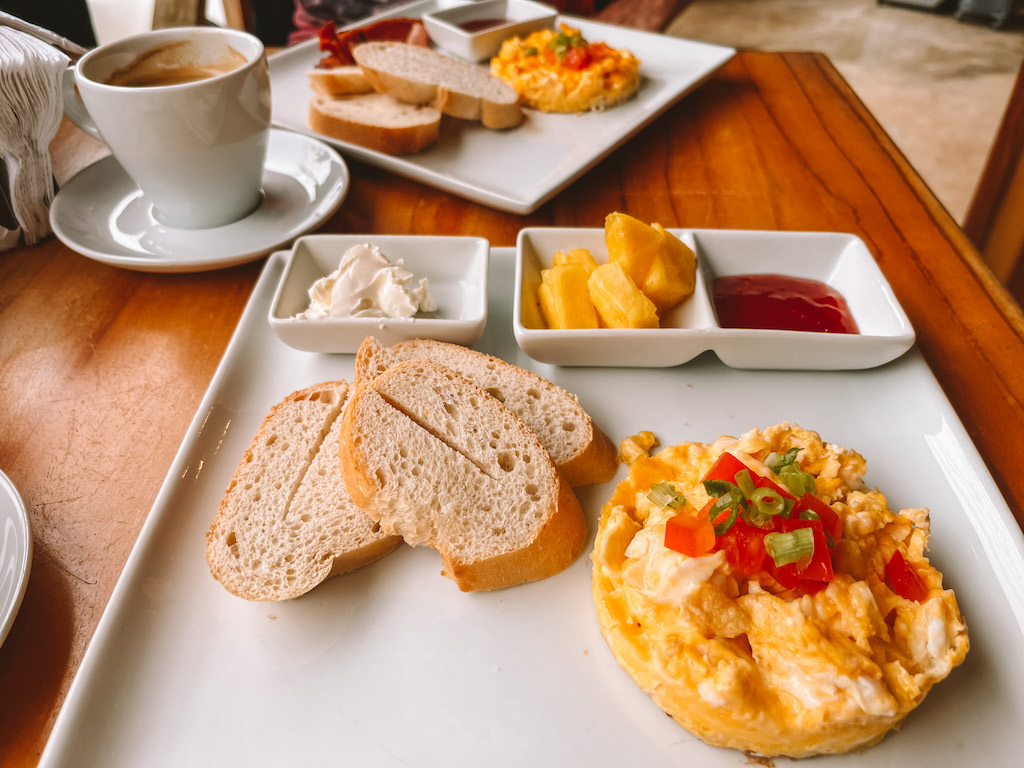 Frühstück im Caricaco Café, Santa Catalina Panama