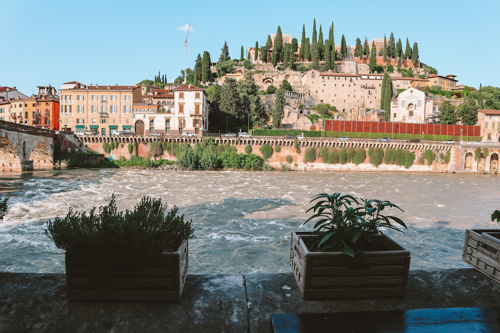 Ausblick auf das Castel San Pietro und den Fluss Etsch