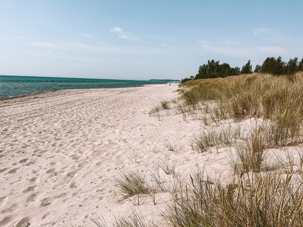 Lensterstrand, ruhiger Strand mit Dünen an der Ostsee