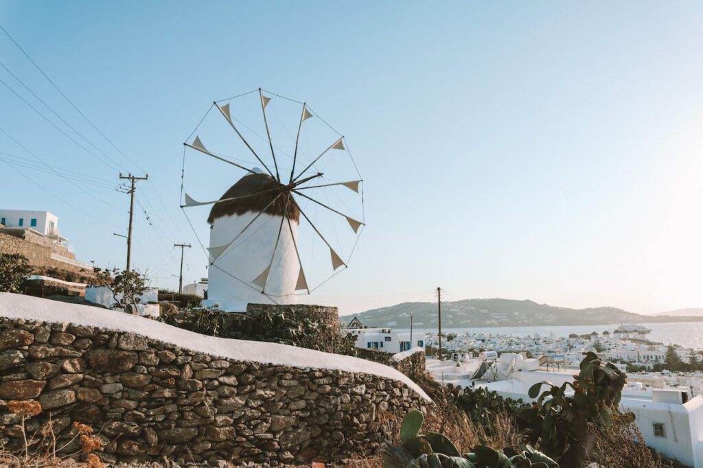 Mykonos Sehenswürdigkeiten: Windmühle auf der Höhenstraße