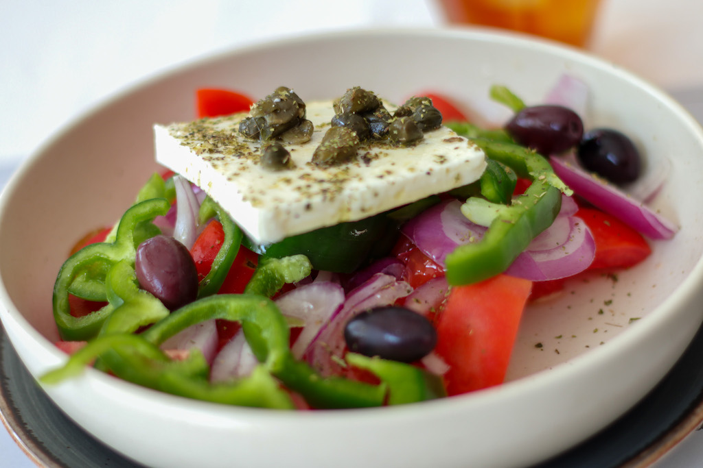 Griechischer Salat im To Apomero