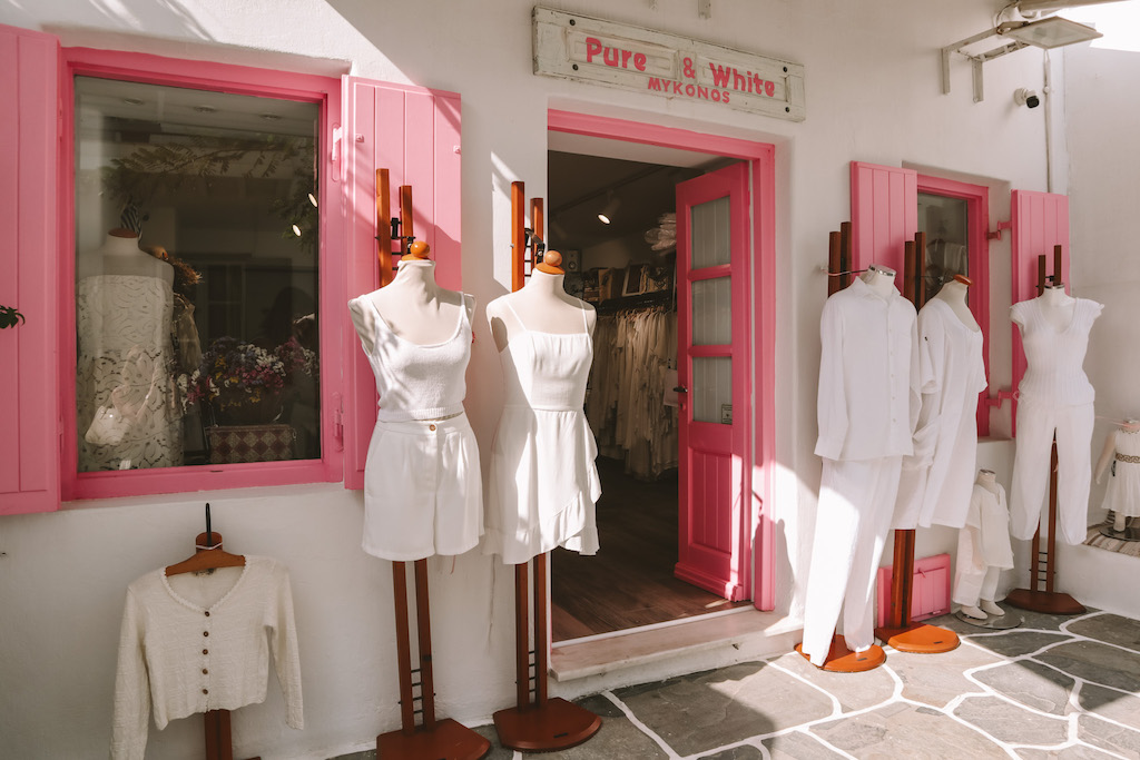 Pure White Laden in Mykonos Stadt