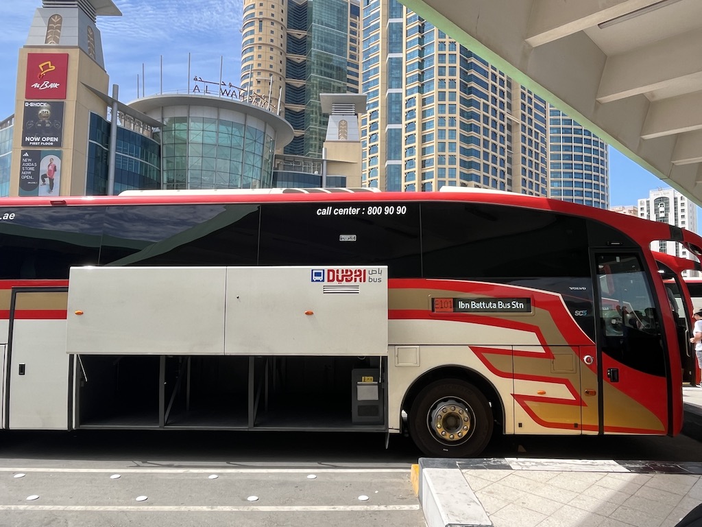 Bus von Abu Dhabi nach Dubai