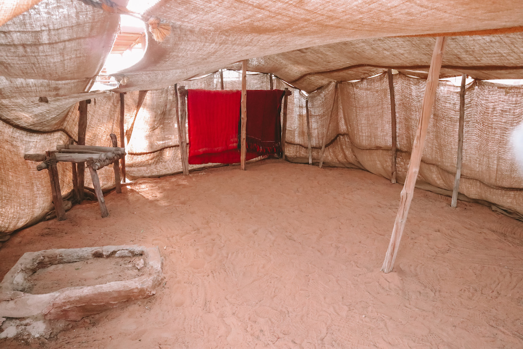 Ursprüngliche Hütten der Beduinen, Ausstellung im Heritage Village in Abu Dhabi