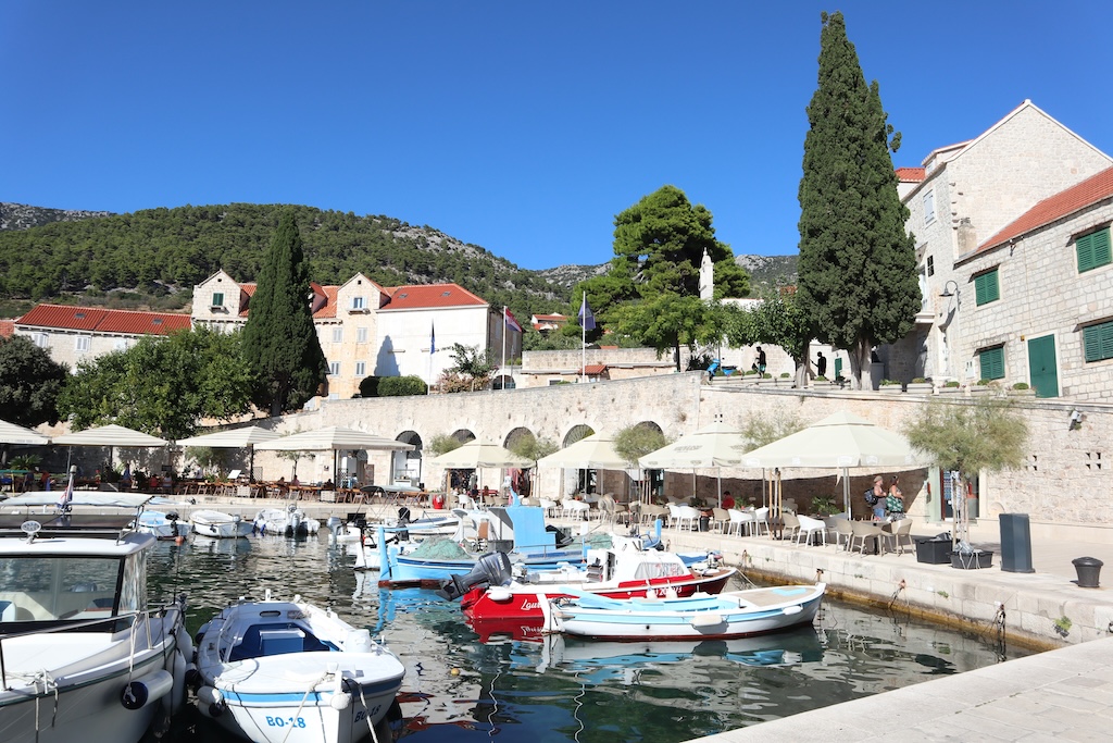 Hafen in Bol, Kroatien