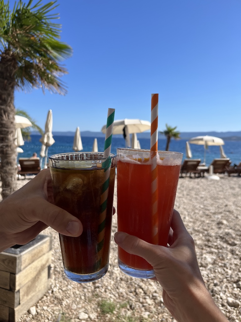 Cocktails in der Strandbar Noa